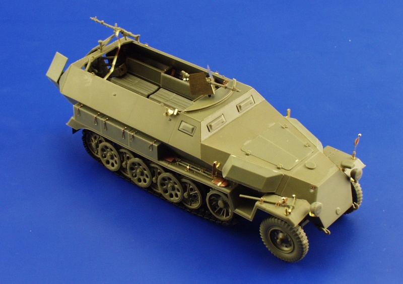 Sd.Kfz.251/1 Ausf.C 1/35 - Eduard Store