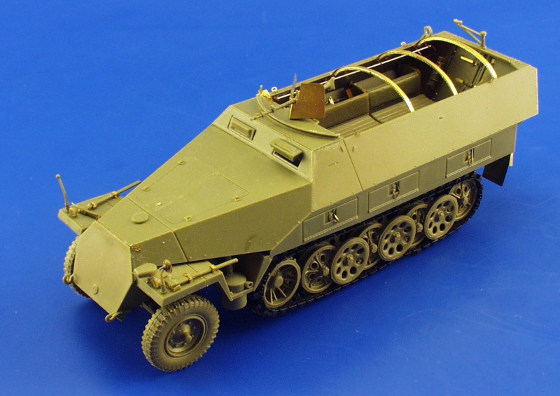 Sd.Kfz.251/1 Ausf.D 1/35 - Eduard Store