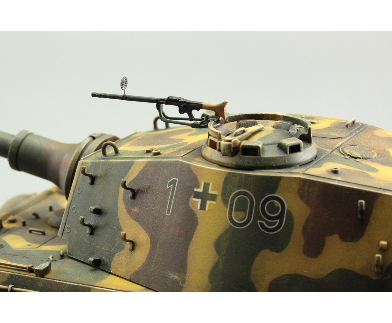 Pz.Kpfw. VI Ausf. B Tiger II 1/35 - Eduard Store